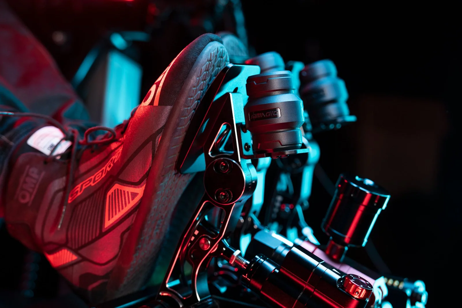P-HPR Neo Haptics in action on simagic pedals